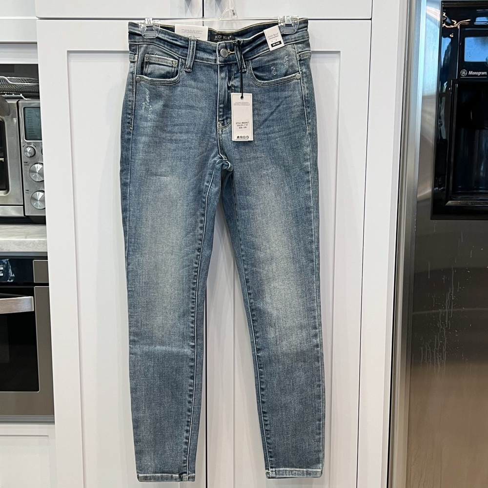 JUDY BLUE Mid Rise Light/Medium Wash Skinny Fit Jeans Sz 3/26 NWT